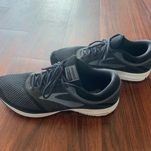 Men’s size 13 brooks revel running shoes